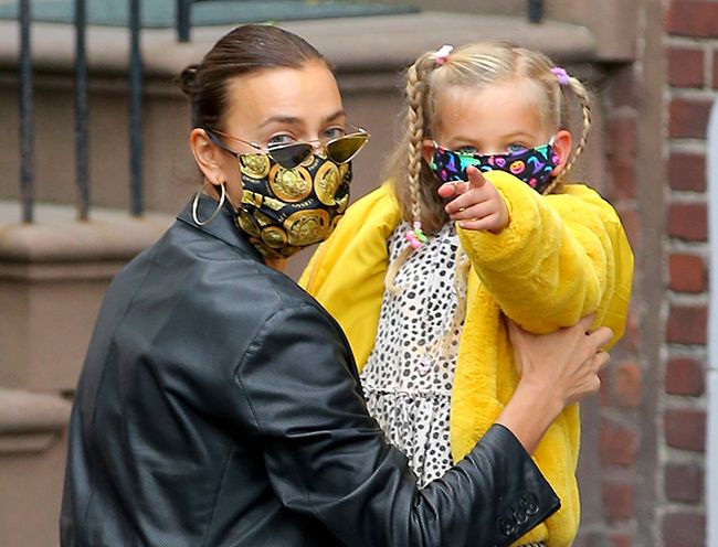 Irina Shayk y su hija Lea de Seine por las calles de Nueva York