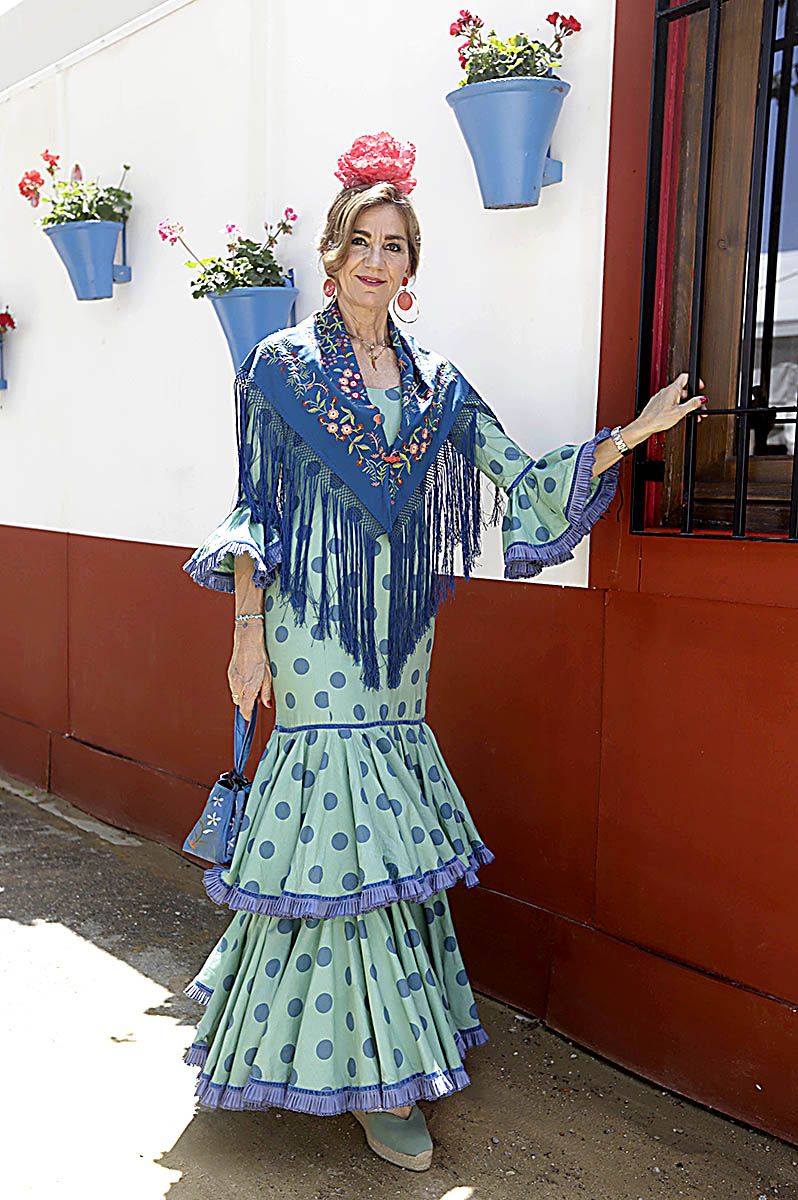 Trajes de gitana en El Arenal el jueves de Feria