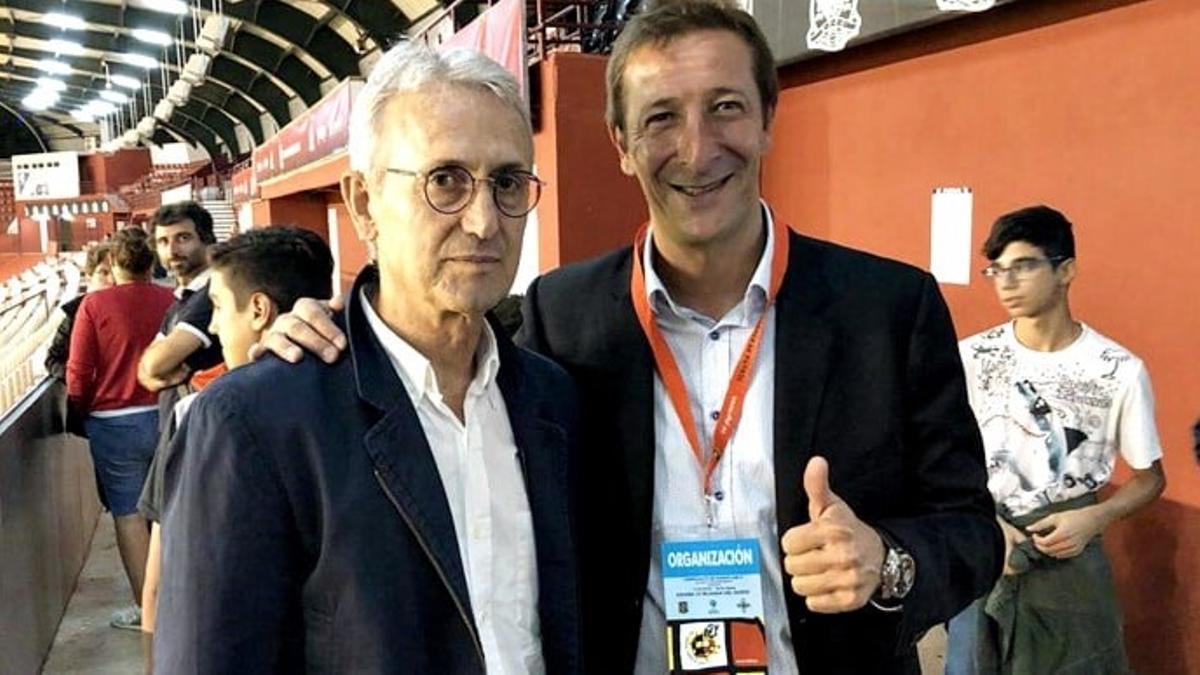 Ramis, en su etapa como técnico del Albacete, junto a Benito Floro, con el que debutó en Primera como futbolista.