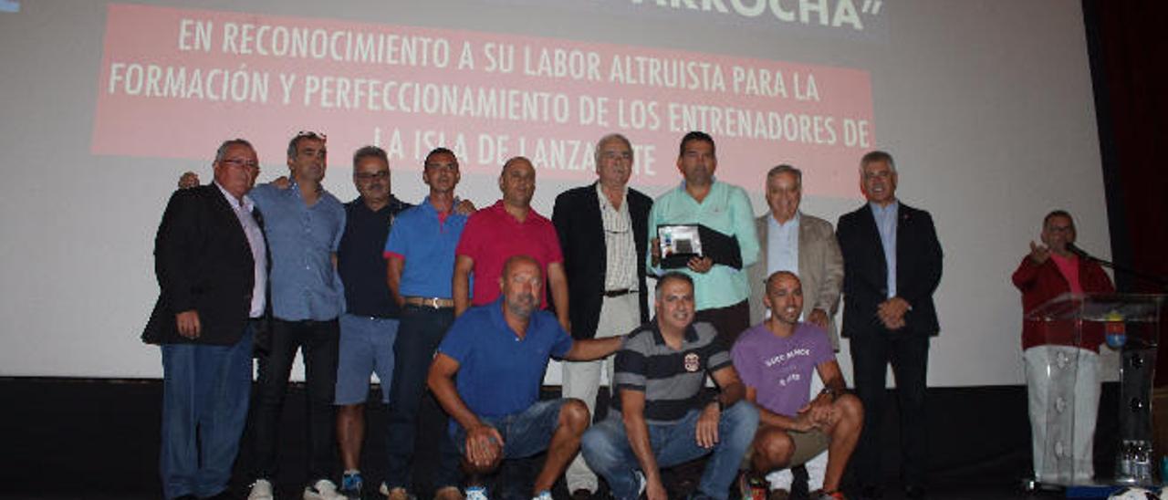 José Antonio Ruiz Caballero con los componentes del seminario de Uco Arrocha, unos de los distinguidos.