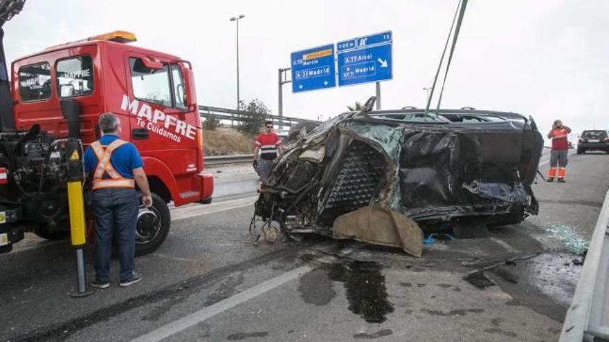 Imagen de archivo de un accidente de tráfico ocurrido a las afueras de Alicante en octubre del año pasado.