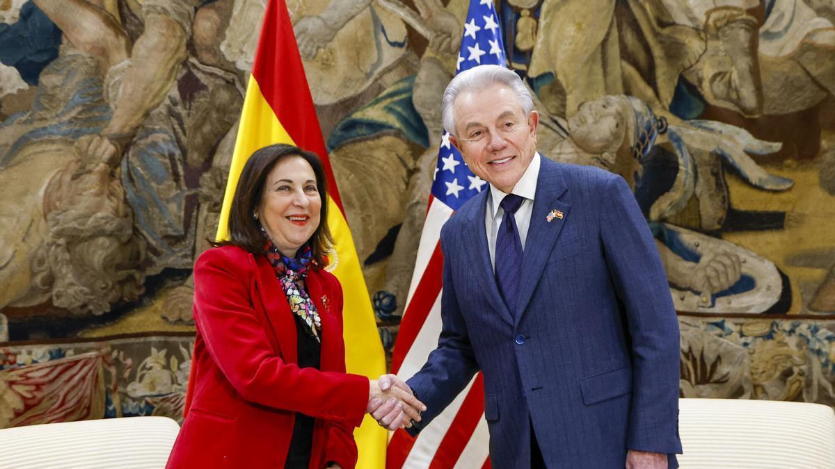 Robles se reúne con el embajador de EEUU en España