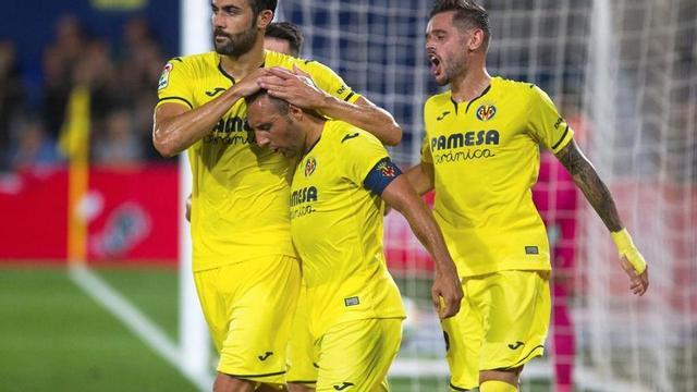 Los jugadores del Villarreal celebran el gol marcado por Santiago Cazorla.
