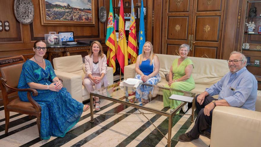 La alcaldesa de Castelló recibe al Club Taurino: Su compromiso con la entidad