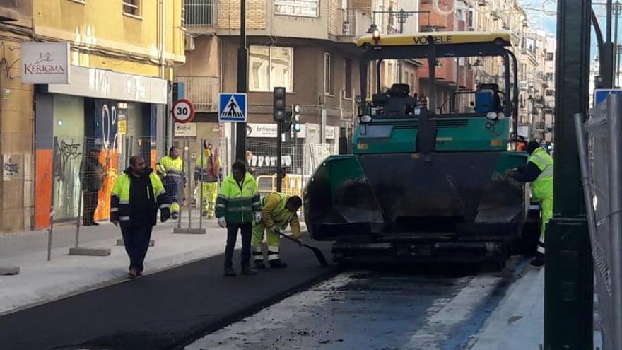 Imagen captada en el tercer y último tramo de la calle Entenza que quedaba por asfaltar.