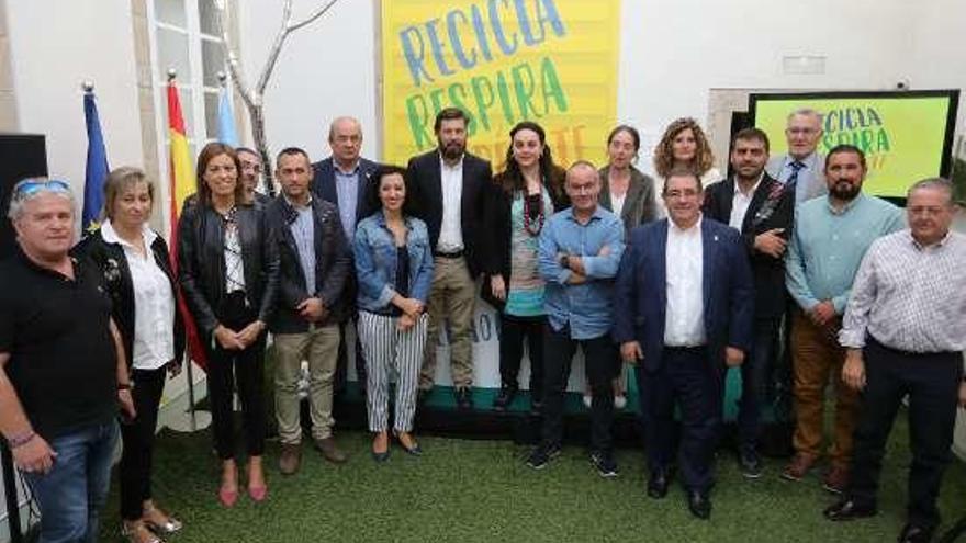 Participantes en la campaña de reciclaje. // FdV