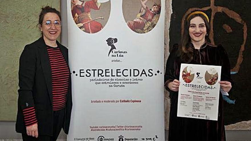 A deputada de Igualdade, María Muíño, e a escritora Estíbaliz Espinosa, a semana pasada.