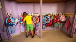 Un alumno de infantil de la escuela Lola Anglada de L’Hospitalet.