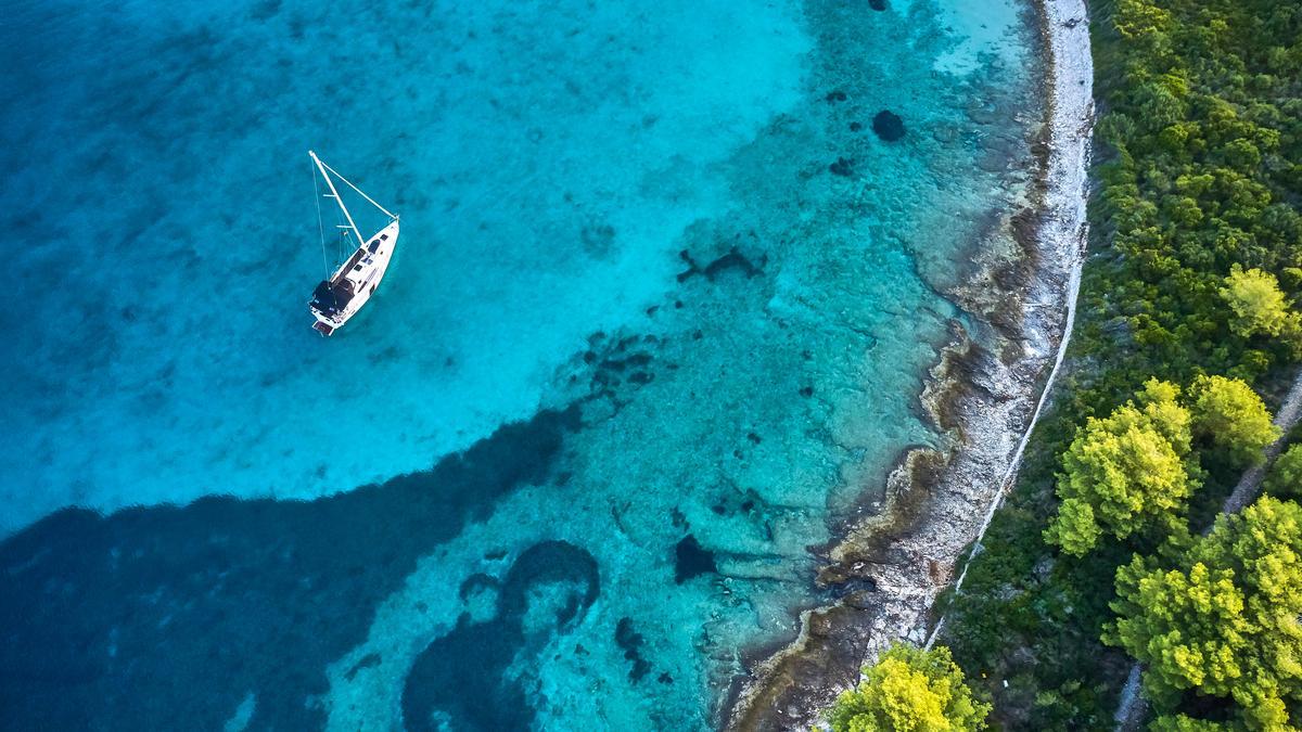 Dalmacia en velero: islas, calas escondidas y ciudades medievales en Croacia