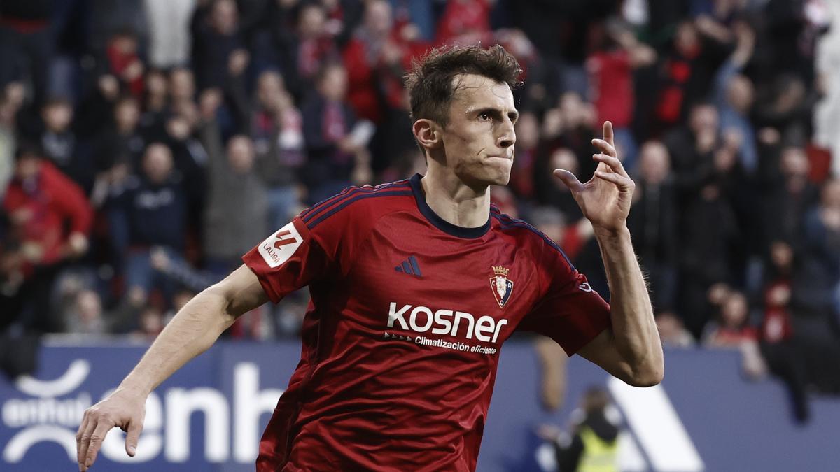 Budimir celebra su segundo gol ante el Cádiz.