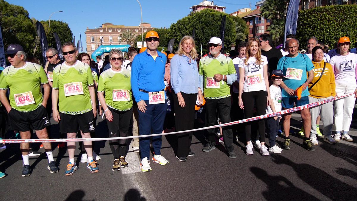 La carrera fue inaugurada por la consejera de la CARM, María Isabel López; la edil del Consistorio Mercedes Bernabé y representantes de las organizaciones de economía social.
