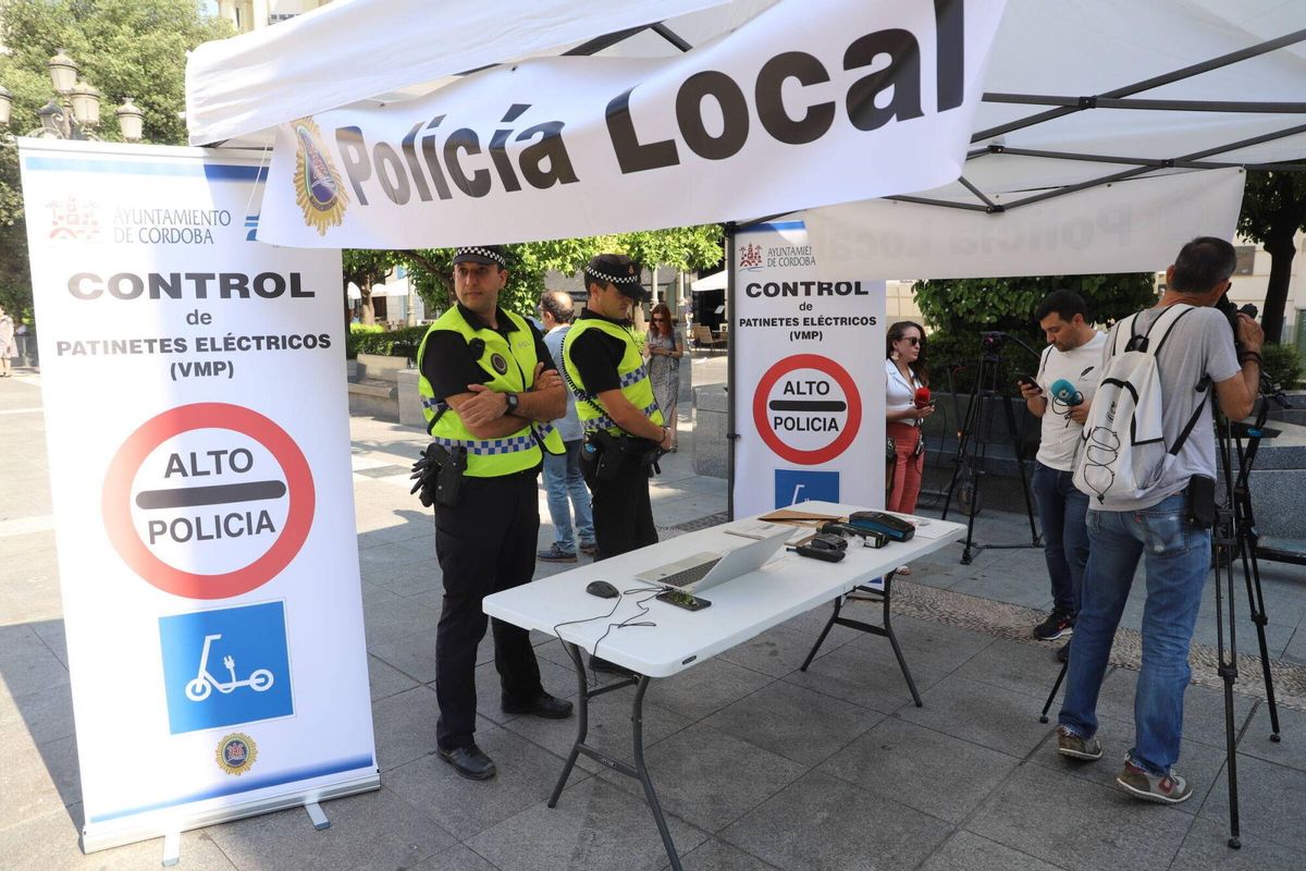 Córdoba Policía Local y DGT presentan la campaña de control de patinetes eléctricos VPM