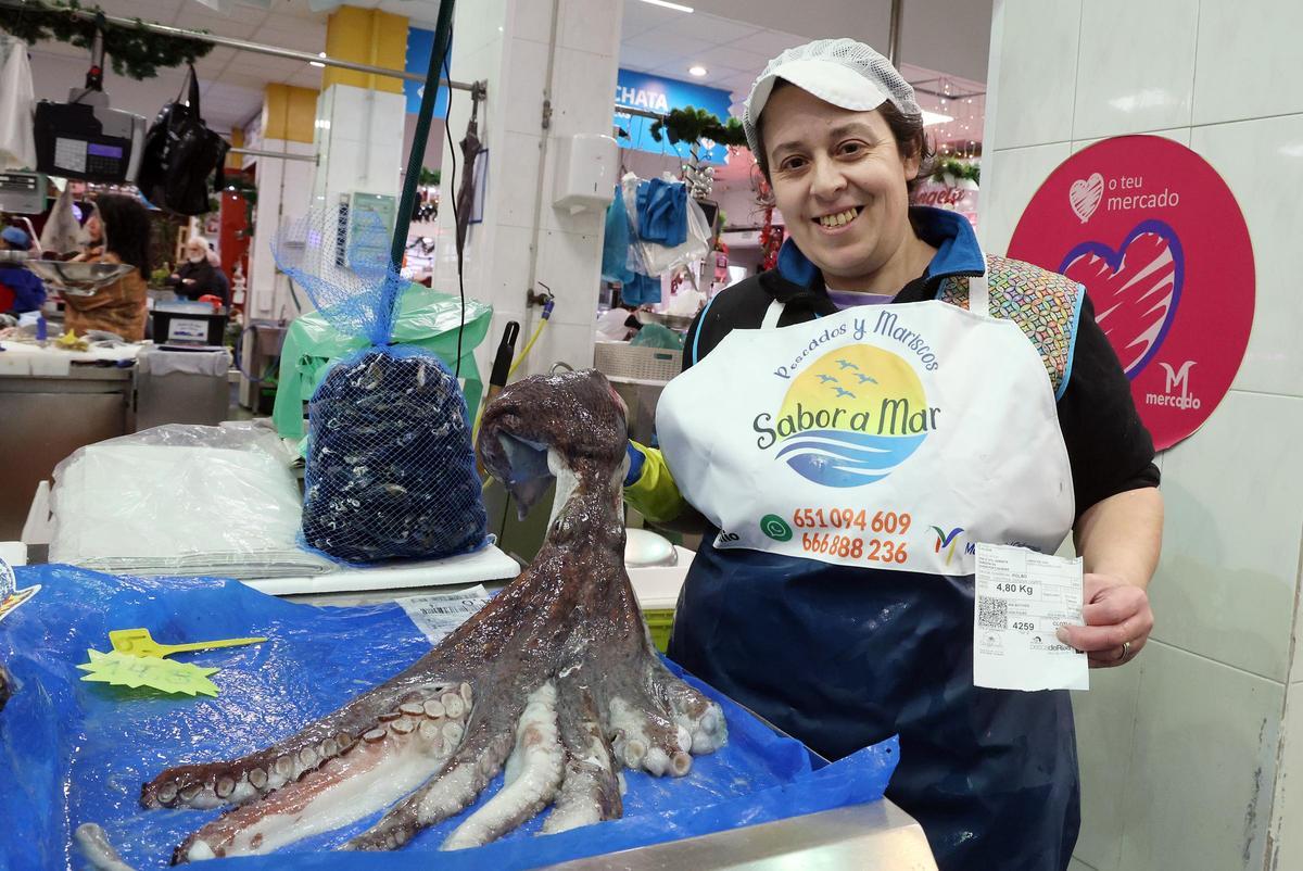 Cloti Gil, con un pulpo de casi cinco kilos