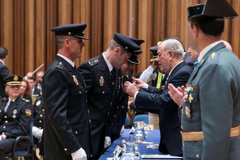 Entrega de medallas a Los Santos Ángeles Custodios en Oviedo