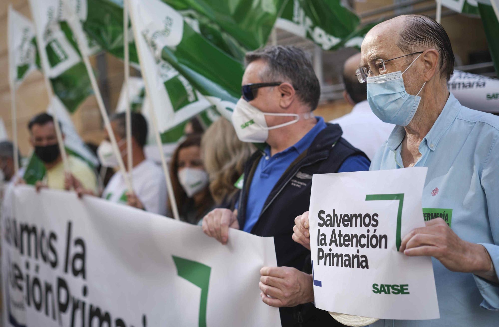 Enfermeros y fisioterapeutas canarios se manifiestan para exigir un aumento de plantilla en los centros de salud