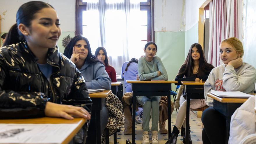 Vídeo | Un programa promueve la escolarización de mujeres y madres gitanas en Zaragoza