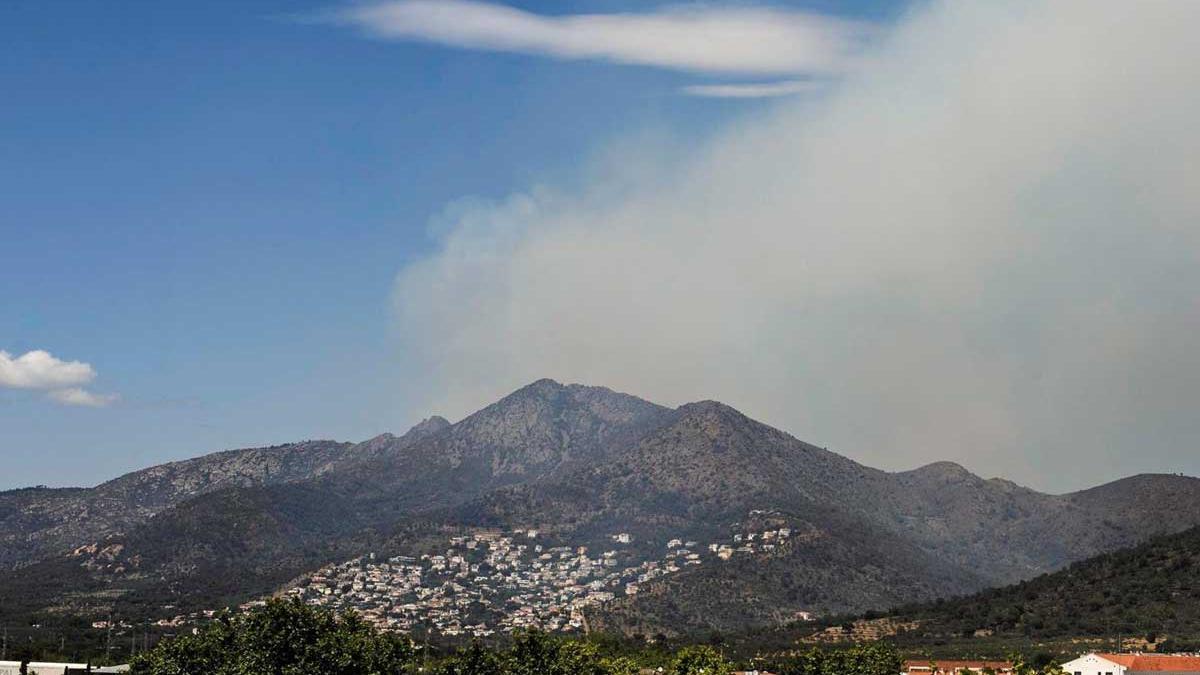 Imagen del incendio en Llançà.