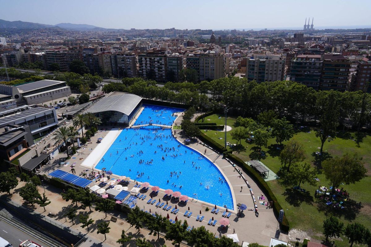 Barcelona 17/06/2025 On Barcelona Piscina de Can Dragó Llac de Can Dragó Llacuna de Can Dragó Laguna lago calor estudiantes vacaciones Fotografía de Ferran Nadeu