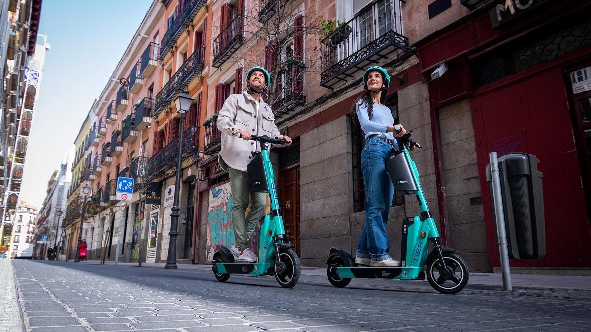 Los patinetes de Tier por el Centro de Málaga.