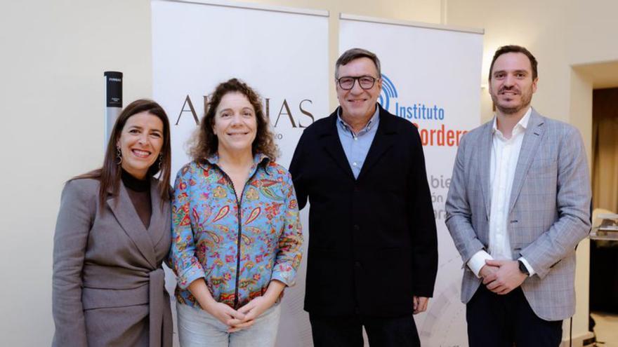 Participantes en el foro sobre audición y cognición. |  La Opinión