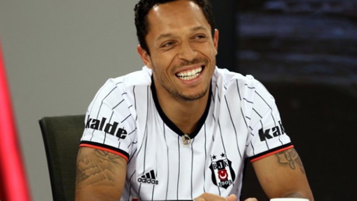 Adriano Correia, jugador del Besiktas