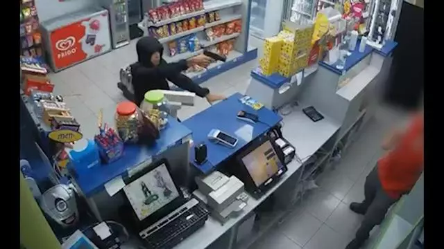 Detienen a tres jóvenes que atracaron tres veces la misma gasolinera en Murcia