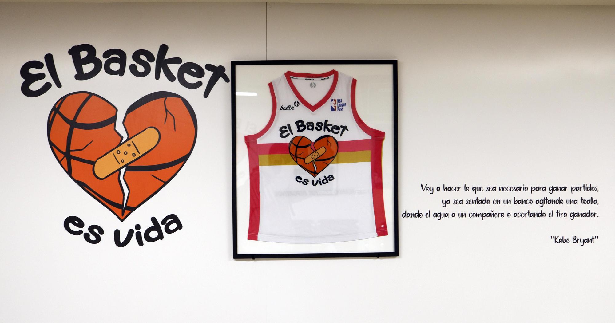 La nueva sala de espera del Hospital Materno Infantil tras la intervención de la asociación 'El Basket es vida'