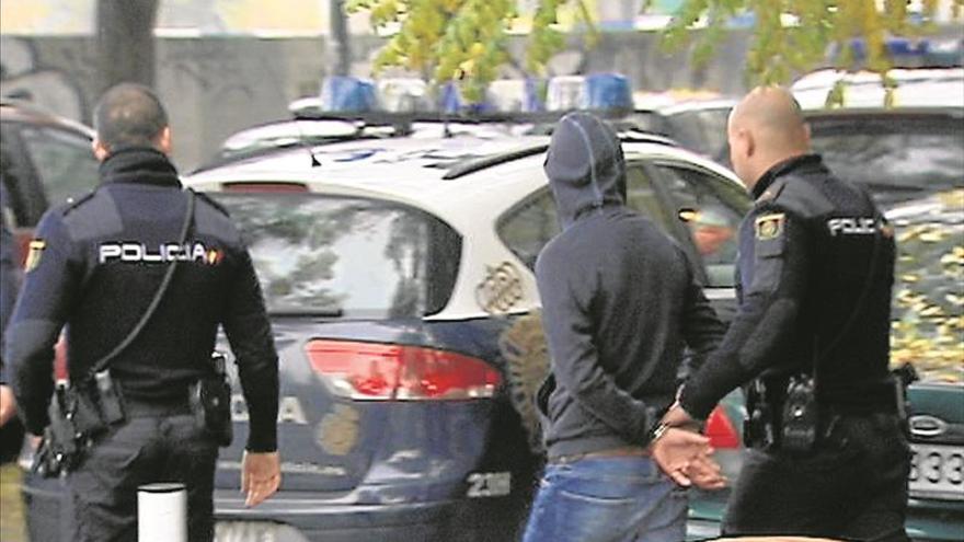 Detenido por masturbarse frente a niños en una plaza de Castellón