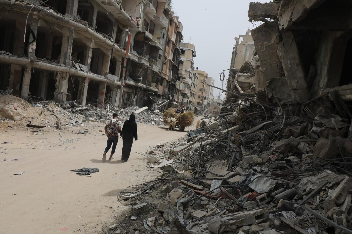 Vista de Jan Yunis, ciudad en el sur de Gaza, tras los ataques israelíes