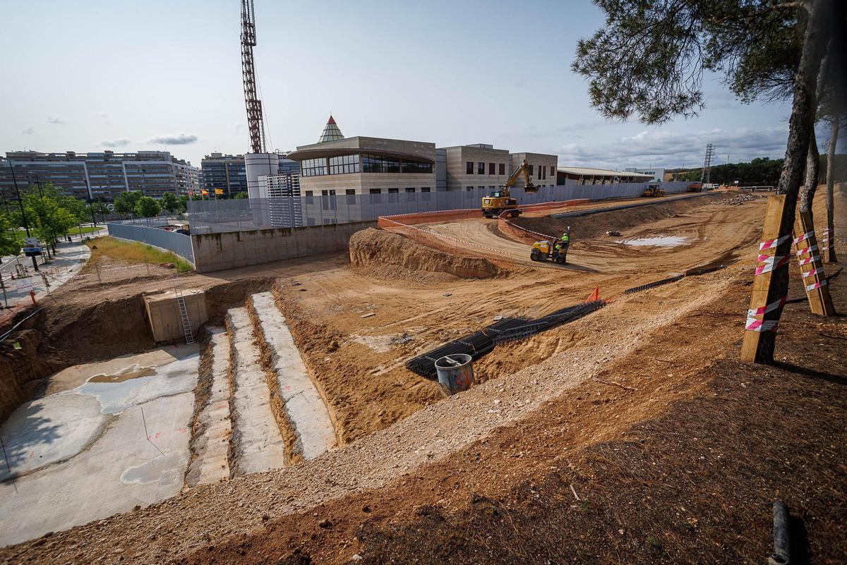 Obra de amortiguación al final del nuevo canal perimetral, junto a la Z-30.