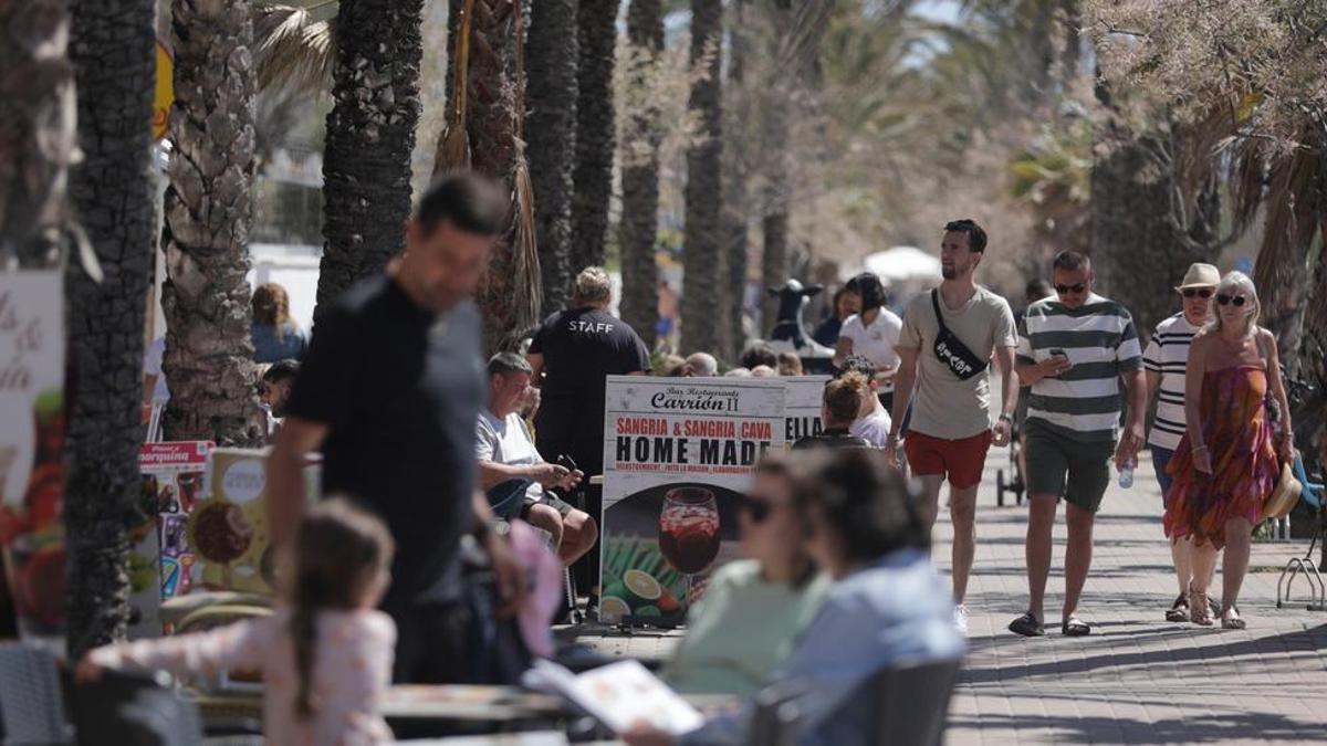 Die Restaurants an der Playa de Palma verdienen weniger.