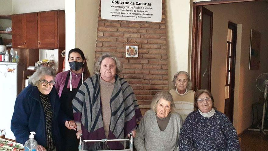 Con el agua al cuello por la tardanza de las ayudas a los emigrantes mayores