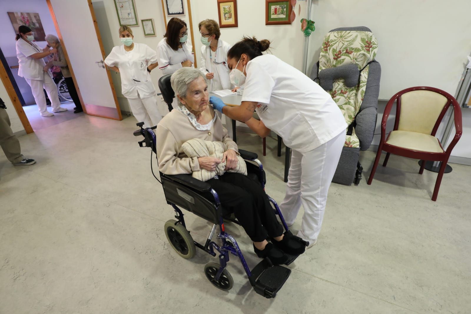 FOTOGALERÍA | Vacunación contra la gripe en la residencia San Eugenio de Zaragoza