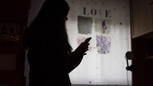 «Obries TikTok i no hi havia res més»: nens i adolescents, sense filtres, davant el vídeo sexual del Waka