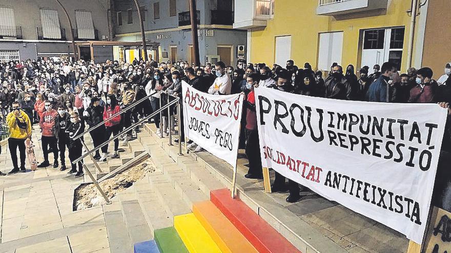 Piden 104 años de cárcel a 14 antifascistas por unos altercados en Pego con ultraderechistas