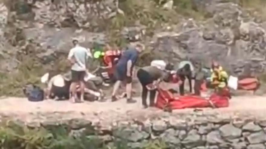 VÍDEO: Grave desprendimiento en la Ruta del Cares: hay dos montañeros heridos, uno de ellos de gravedad