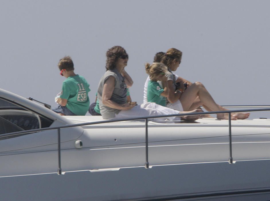 Die Königsfamilie und ihre Yacht "Somni"