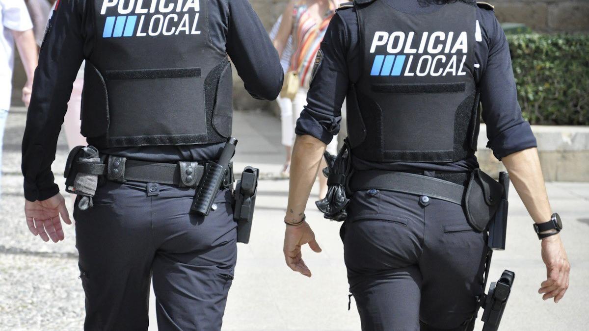 Dos agentes de la Policía Local de Palma