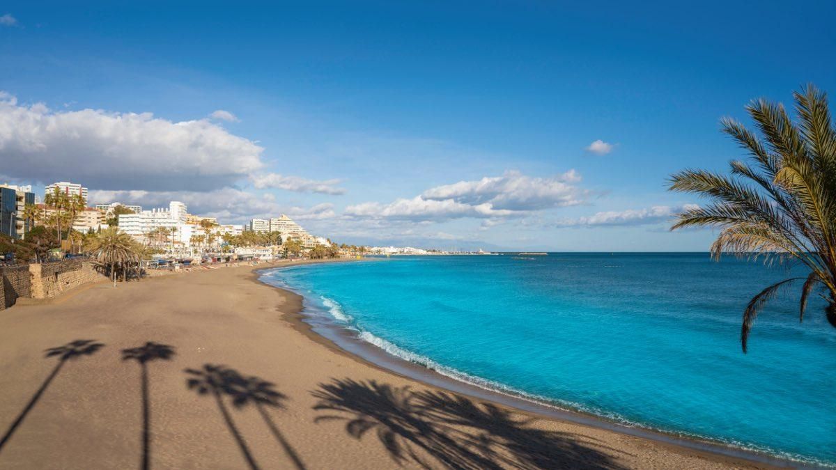 Esta es la playa de Málaga compuesta por pequeñas calas que apenas nadie conoce: es perfecta para relajarse y hacer buceo