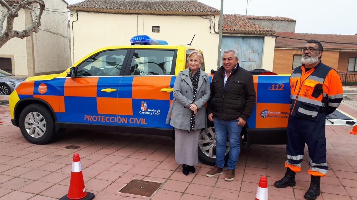 Entrega vehículo de Protección civil a la agrupación de voluntarios de Villaralbo