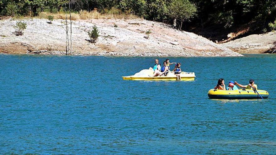 Activitat amb barques al pantà de la Baells, aquesta setmana