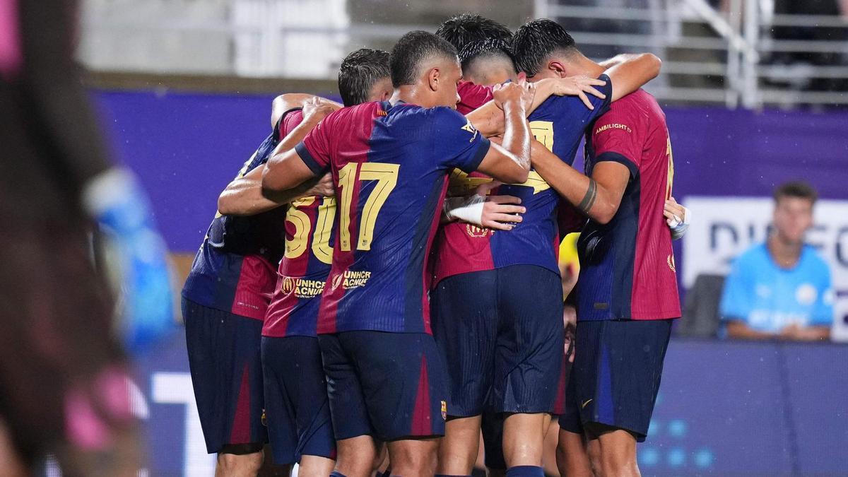 Los jugadores del Barça celebran el momentáneo 2-1, obra de Pablo Torre.