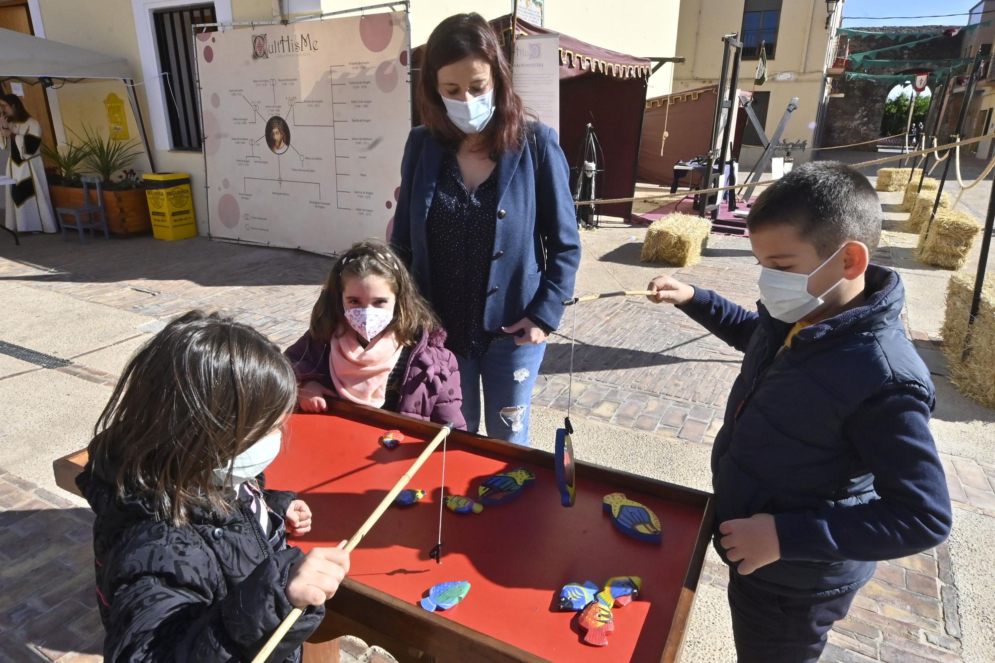 Las 40 imágenes que definen la primera feria medieval de Mascarell poscovid