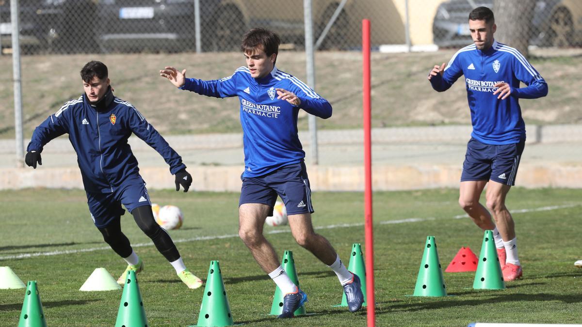 Borja Sainz, Francho Serrano y Sabin Merino, en un entrenamiento del Zaragoza.