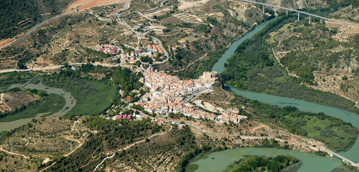 Cofrentes, territorio de ríos y volcanes  |