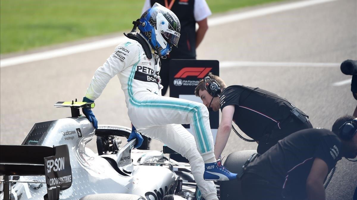 zentauroepp47742359 mercedes finnish driver valtteri bottas gets out of his car190413104618 zentauroepp47742359 mercedes finnish driver valtteri bottas gets out of his car190413104618