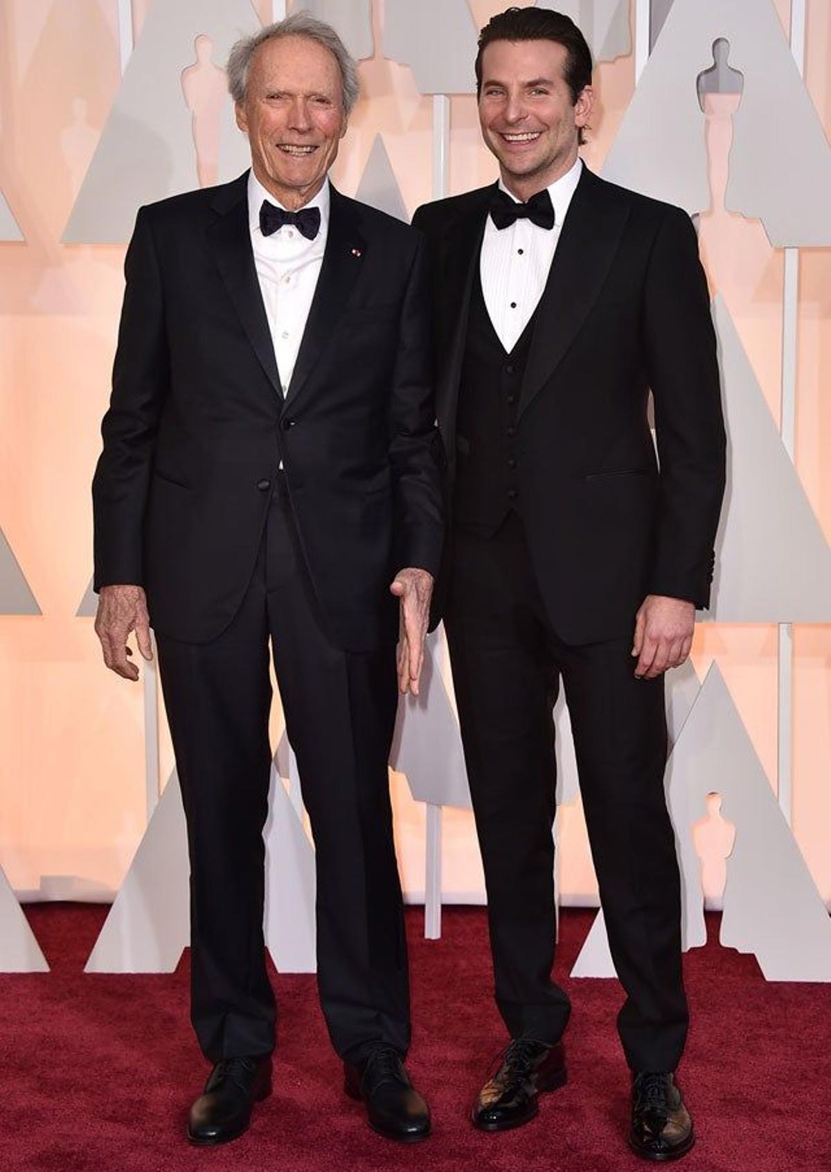 Clint Eastwood y Bradley Cooper en la alfombra roja de los Oscar 2015.