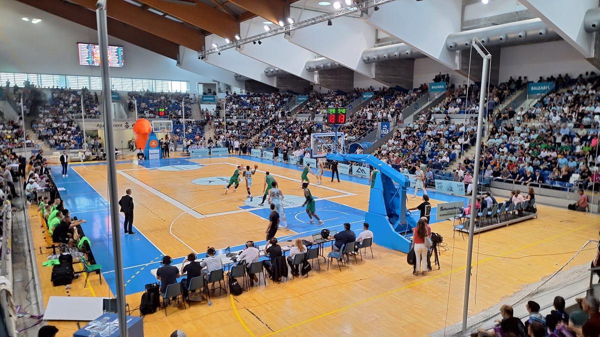 Fotogalería | Tristeza al final del partido entre el Cáceres y el Palmer Fotogalería | Tristeza al final del partido entre el Cáceres y el Palmer