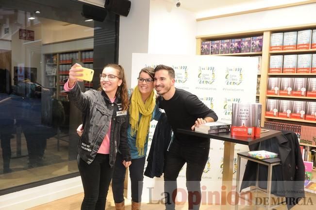 Javier Castillo firma su nueva novela, 'El día que se perdió el amor', en la Casa del Libro de Murcia