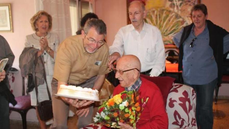 Aldaia homenajea a cuatro centenarios